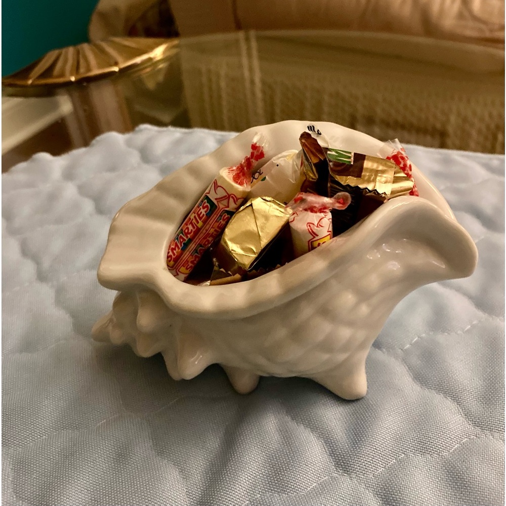 White Ceramic Seashell Planter, Trinket Holder.  “Vintage” Preowned EUC
